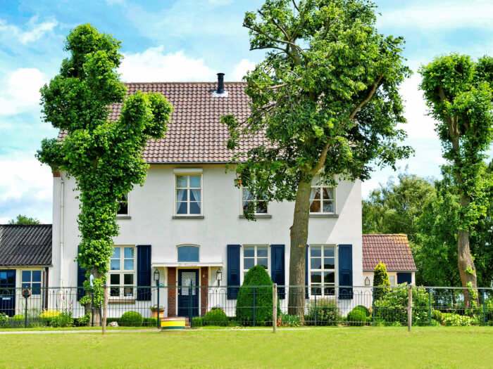Groepsaccommodatie in Lengel (Gelderland) voor 12 personen met 6 slaapkamers en 4 badkamers.