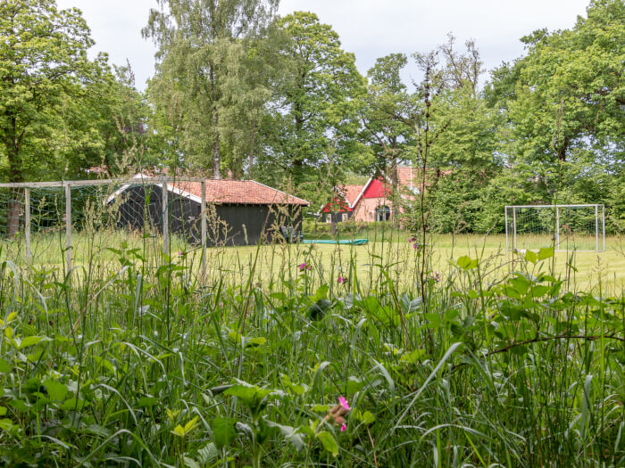 Groepsaccommodatie in Aalten (Gelderland) voor 18 personen met 8 slaapkamers en 3 badkamers.
