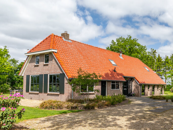 Groepsaccommodatie in Ruinen (Drenthe) voor 18 personen met 7 slaapkamers en 3 badkamers.