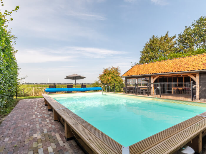 Groepsaccommodatie in 2e Exloërmond (Drenthe) voor 30 personen met 11 slaapkamers en 8 badkamers.