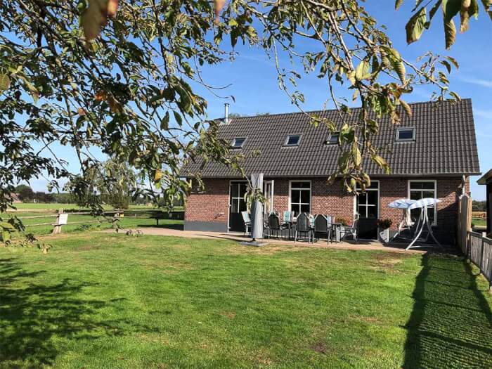 Groepsaccommodatie in Halle (Gelderland) voor 10 personen met 4 slaapkamers en 1 badkamers.
