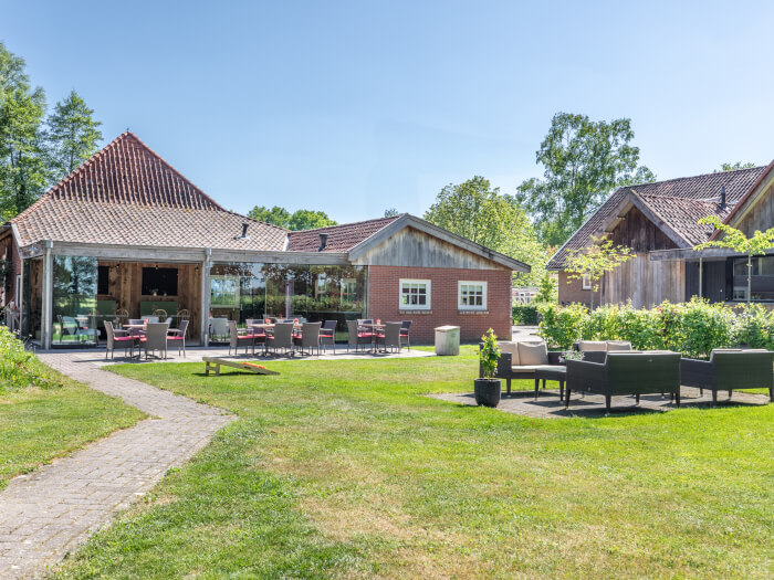 Groepsaccommodatie in Rossum (Overijssel) voor 14 personen met 7 slaapkamers en 7 badkamers.