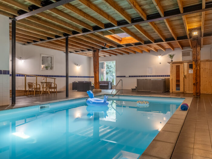 Groepsaccommodatie in Beerta (Groningen) voor 30 personen met 15 slaapkamers en 16 badkamers.