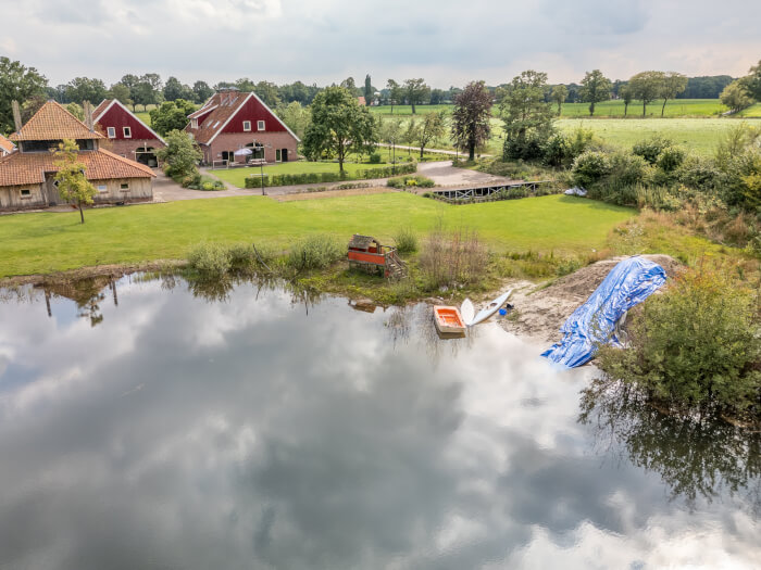 Groepsaccommodatie in Meddo (Gelderland) voor 16 personen met 6 slaapkamers en 4 badkamers.