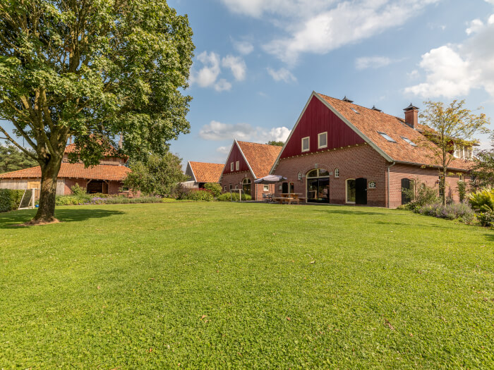 Groepsaccommodatie in Meddo (Gelderland) voor 16 personen met 6 slaapkamers en 4 badkamers.