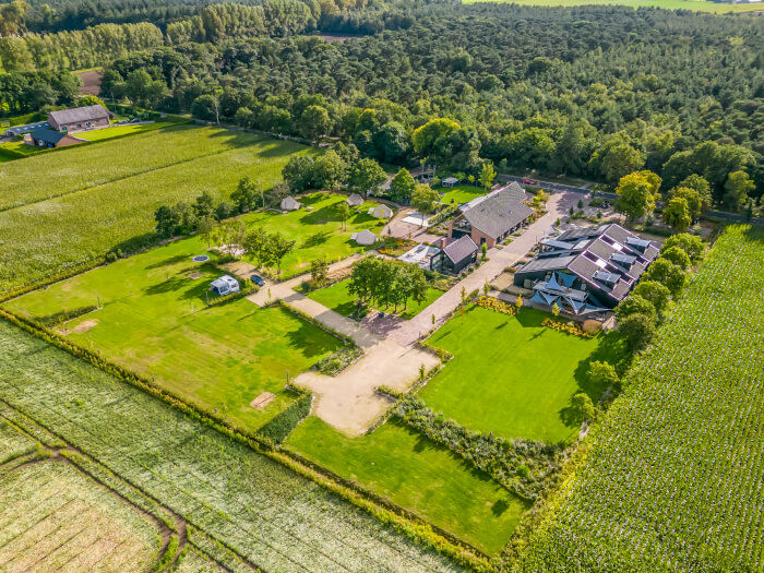 Groepsaccommodatie in Bergeijk (Noord-Brabant) voor 15 personen met 8 slaapkamers en 6 badkamers.