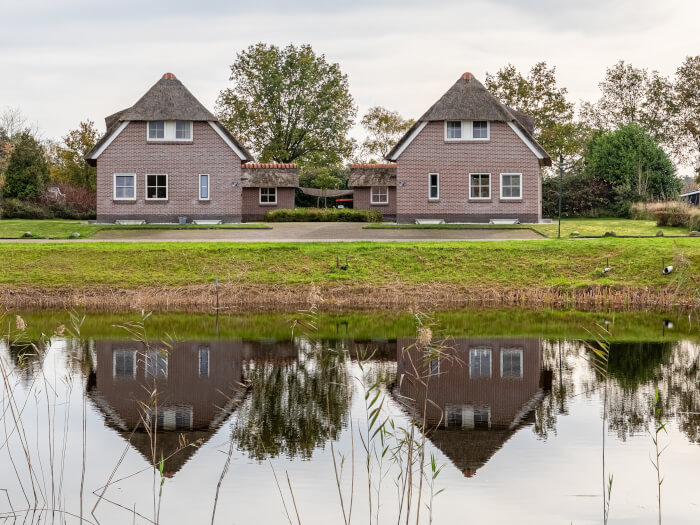 Groepsaccommodatie in Tiendeveen (Drenthe) voor 20 personen met 10 slaapkamers en 6 badkamers.