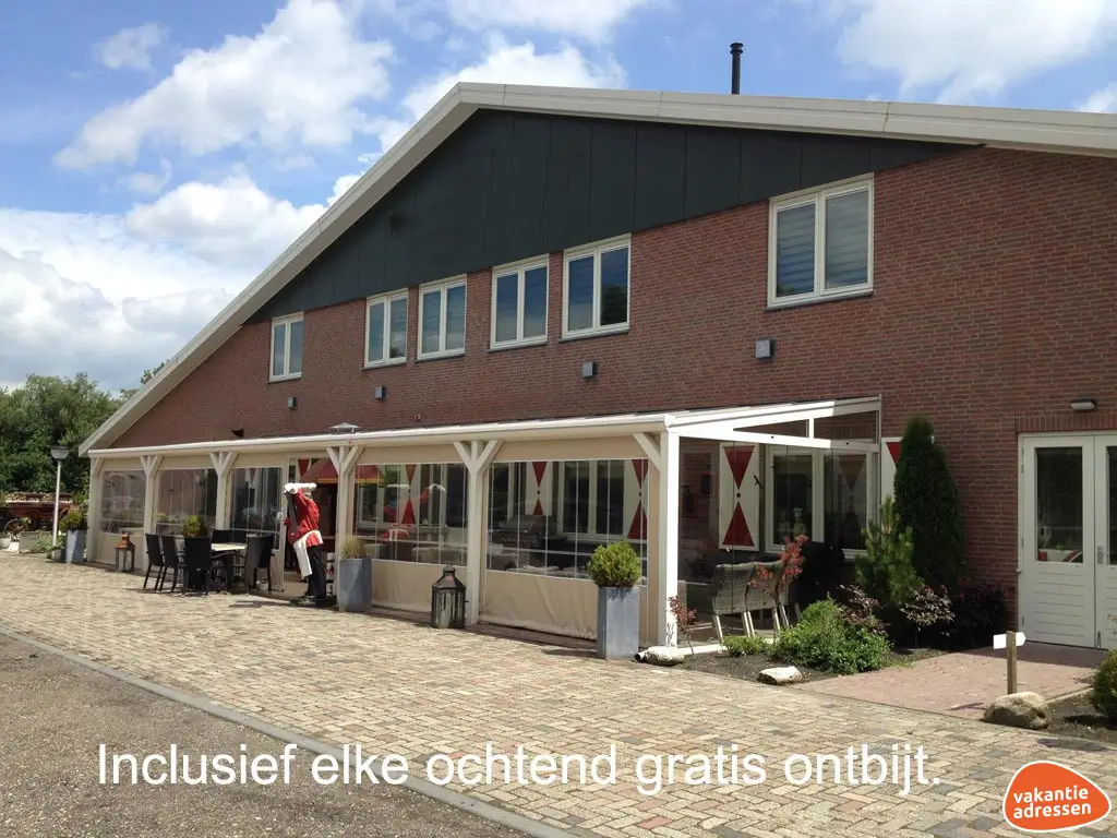 Groepsaccommodatie in Hollandscheveld (Drenthe) voor 20 personen met 6 slaapkamers en 4 badkamers.