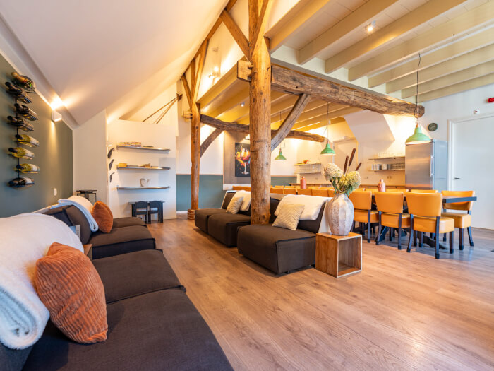 Groepsaccommodatie in Ruinerwold (Drenthe) voor 25 personen met 9 slaapkamers en 5 badkamers.