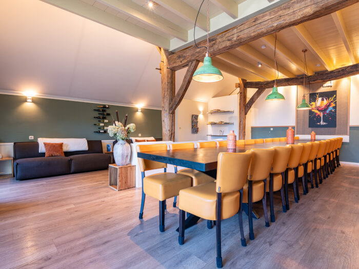Groepsaccommodatie in Ruinerwold (Drenthe) voor 25 personen met 9 slaapkamers en 5 badkamers.