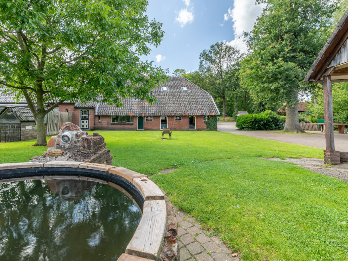 Groepsaccommodatie in Warnsveld (Gelderland) voor 55 personen met 13 slaapkamers en 6 badkamers.