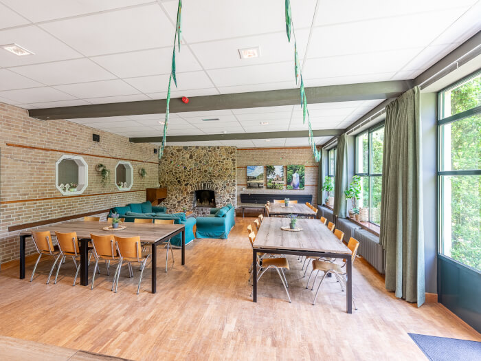 Groepsaccommodatie in Beek (Gelderland) voor 54 personen met 9 slaapkamers en 10 badkamers.