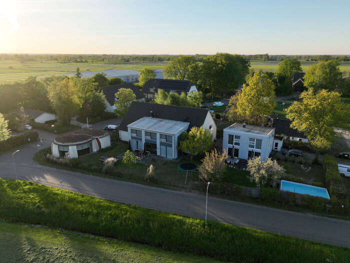 Groepsaccommodatie in Teuge (Gelderland) voor 24 personen met 12 slaapkamers en 12 badkamers.