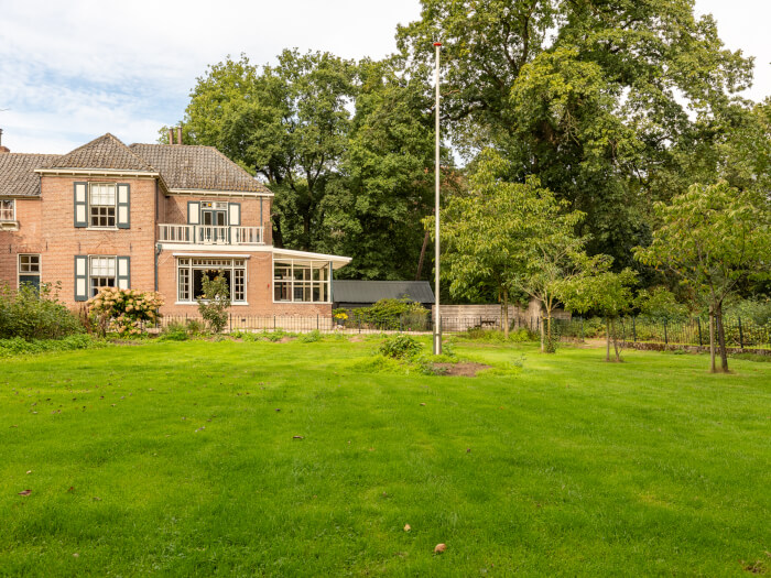 Groepsaccommodatie in Otterlo (Gelderland) voor 10 personen met 4 slaapkamers en 2 badkamers.