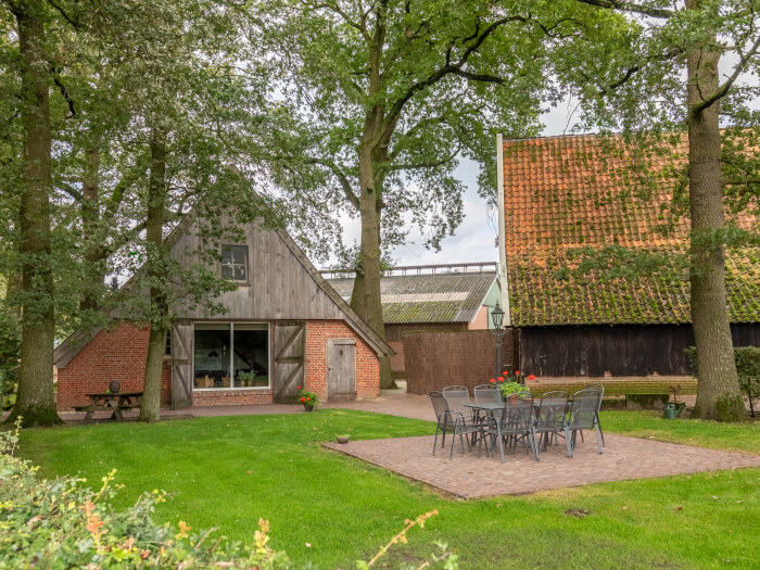 Groepsaccommodatie in Vasse (Overijssel) voor 10 personen met 4 slaapkamers en 2 badkamers.