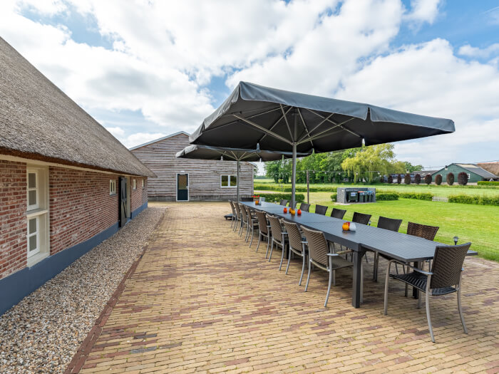Groepsaccommodatie in Terwolde (Gelderland) voor 24 personen met 11 slaapkamers en 8 badkamers.