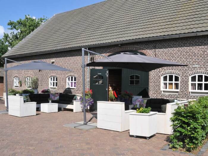 Groepsaccommodatie in Lierop (Noord-Brabant) voor 56 personen met 14 slaapkamers en 14 badkamers.