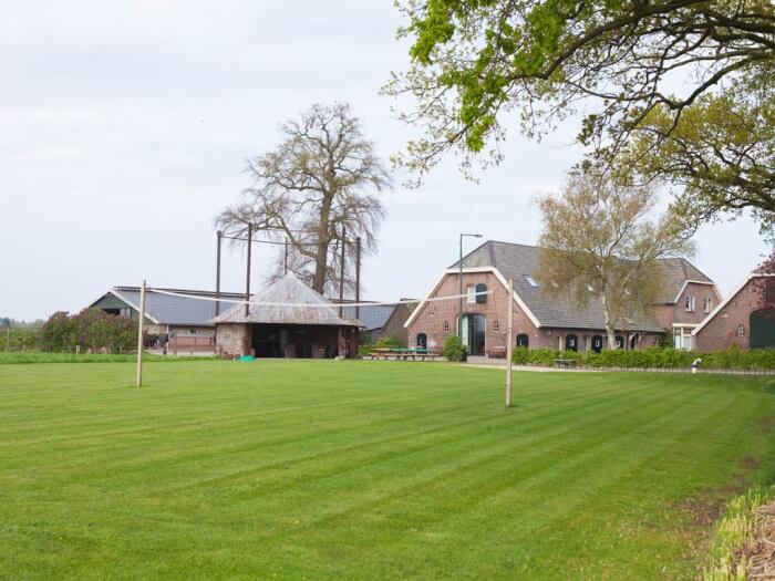 Groepsaccommodatie in Maarsbergen (Utrecht) voor 21 personen met 7 slaapkamers en 7 badkamers.