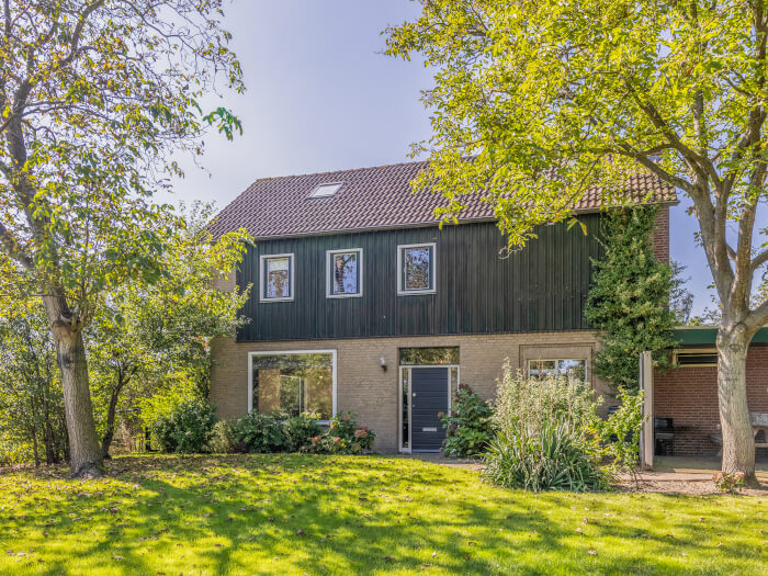 Groepsaccommodatie in Uden (Noord-Brabant) voor 14 personen met 7 slaapkamers en 2 badkamers.