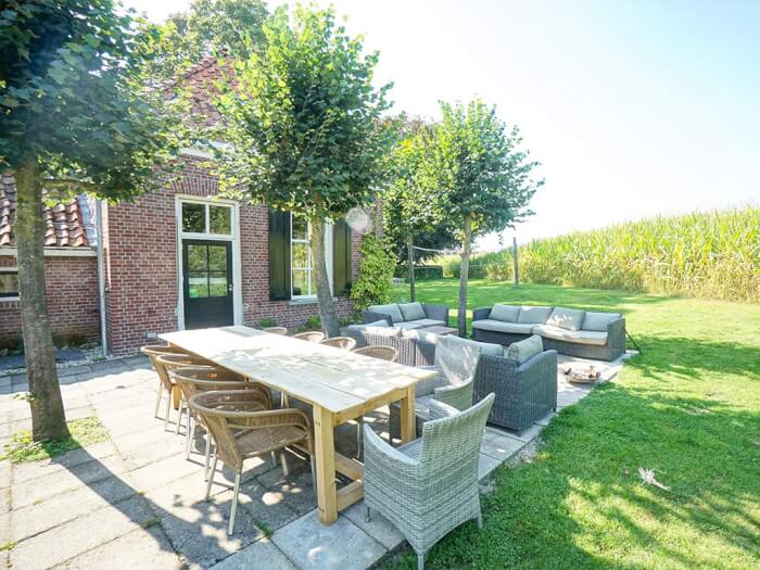 Groepsaccommodatie in Winterswijk (Gelderland) voor 16 personen met 7 slaapkamers en 3 badkamers.