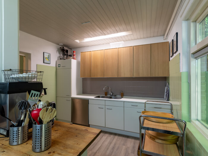 Groepsaccommodatie in Hooghalen (Drenthe) voor 18 personen met 9 slaapkamers en 5 badkamers.