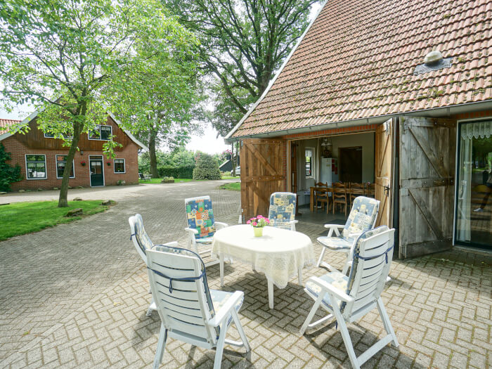 Groepsaccommodatie in Denekamp (Overijssel) voor 20 personen met 8 slaapkamers en 5 badkamers.