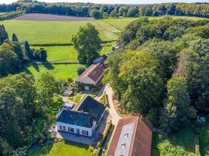 Groepsaccommodatie in Berg en Dal (Gelderland) voor 6 personen met 3 slaapkamers en 1 badkamers.