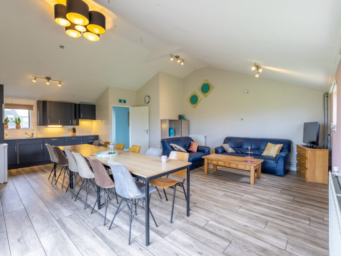 Groepsaccommodatie in Venhorst (Noord-Brabant) voor 12 personen met 3 slaapkamers en 2 badkamers.