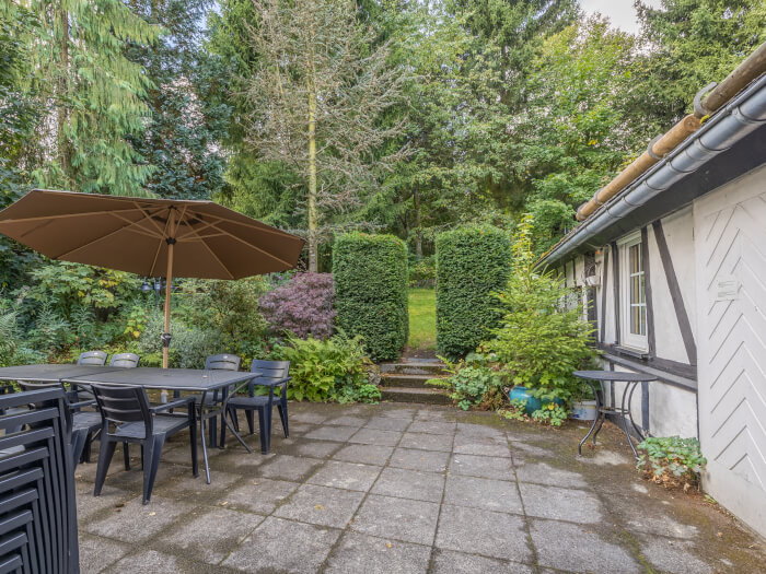Groepsaccommodatie in Winterberg (Noordrijn-Westfalen) voor 16 personen met 6 slaapkamers en 3 badkamers.