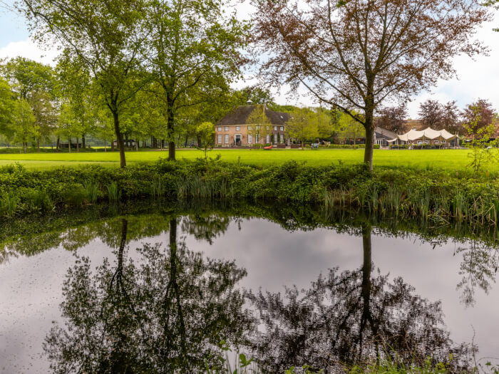 Groepsaccommodatie in Beers NB (Noord-Brabant) voor 13 personen met 5 slaapkamers en 3 badkamers.