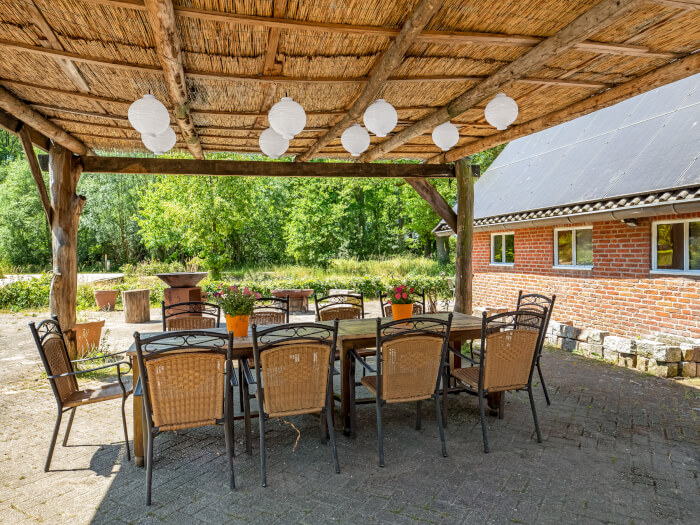 Groepsaccommodatie in Rossum (Overijssel) voor 10 personen met 4 slaapkamers en 4 badkamers.