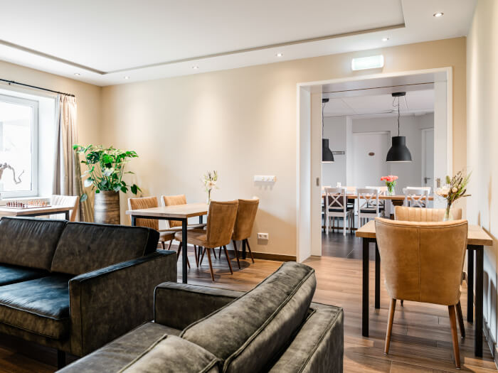 Groepsaccommodatie in Enkhuizen (Noord-Holland) voor 16 personen met 5 slaapkamers en 5 badkamers.