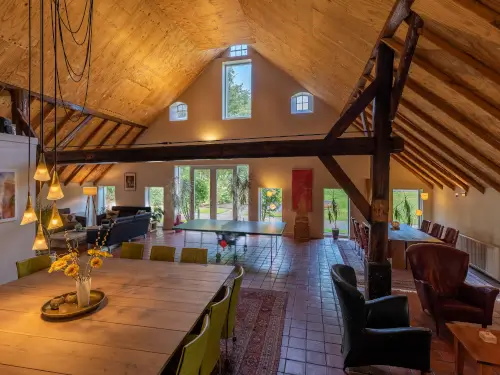 Sfeervol familiehuis met binnenzwembad en sauna