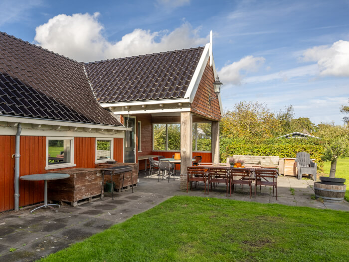 Groepsaccommodatie in Anna Paulowna (Noord-Holland) voor 18 personen met 8 slaapkamers en 8 badkamers.