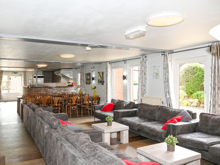 Groepsaccommodatie in Mechelen (Limburg) voor 20 personen met 7 slaapkamers en 4 badkamers.