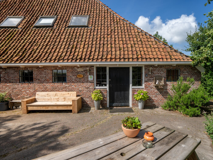 Groepsaccommodatie in Boazum (Friesland) voor 15 personen met 7 slaapkamers en 5 badkamers.