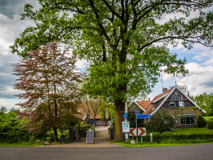 Groepsaccommodatie in Haaksbergen (Overijssel) voor 24 personen met 12 slaapkamers en 12 badkamers.