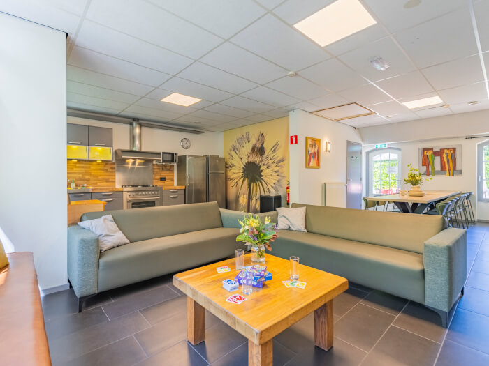 Groepsaccommodatie in Overloon (Noord-Brabant) voor 16 personen met 5 slaapkamers en 2 badkamers.