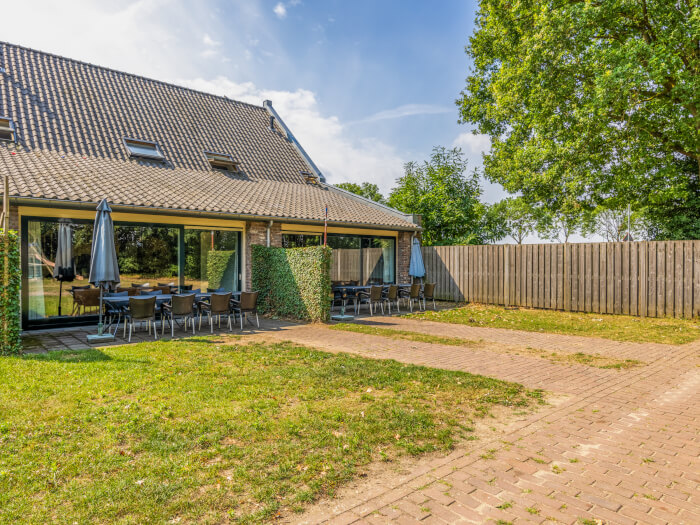 Groepsaccommodatie in Roermond (Limburg) voor 24 personen met 10 slaapkamers en 4 badkamers.