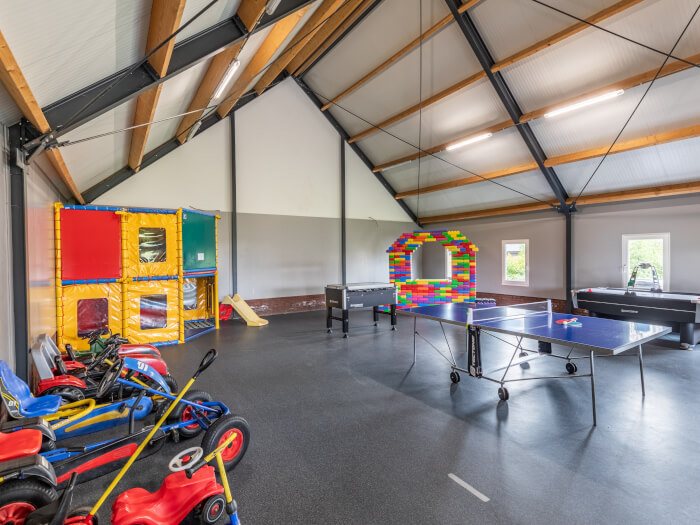 Groepsaccommodatie in Ane (Overijssel) voor 30 personen met 12 slaapkamers en 12 badkamers.