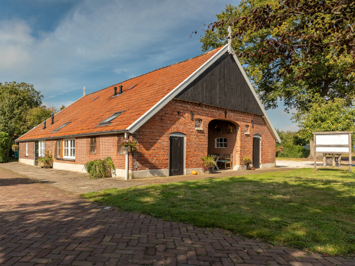 Groepsaccommodatie in Mander (Overijssel) voor 12 personen met 5 slaapkamers en 2 badkamers.