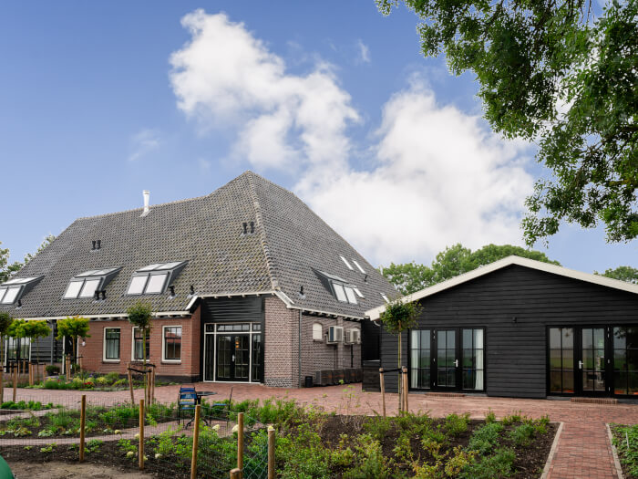 Groepsaccommodatie in Grootschermer (Noord-Holland) voor 15 personen met 7 slaapkamers en 7 badkamers.