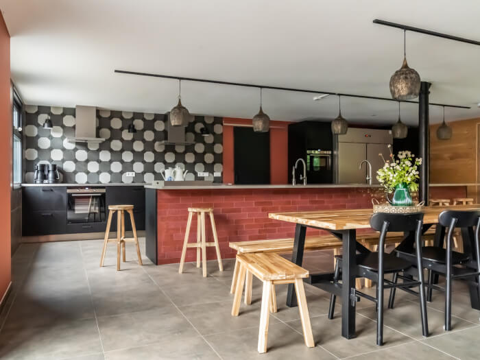 Groepsaccommodatie in Sevenum (Limburg) voor 30 personen met 15 slaapkamers en 7 badkamers.