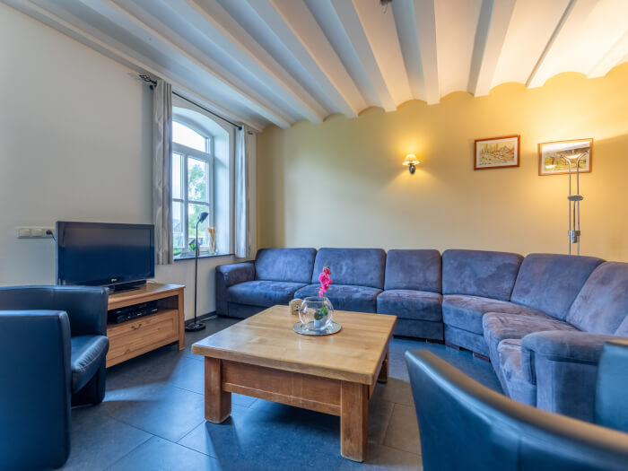 Groepsaccommodatie in Mechelen (Limburg) voor 12 personen met 6 slaapkamers en 2 badkamers.
