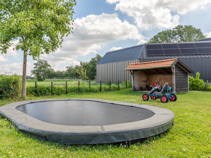 Groepsaccommodatie in Haaksbergen (Overijssel) voor 16 personen met 7 slaapkamers en 6 badkamers.