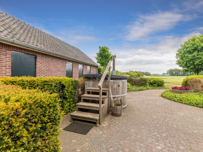 Groepsaccommodatie in Aalten (Gelderland) voor 18 personen met 7 slaapkamers en 3 badkamers.