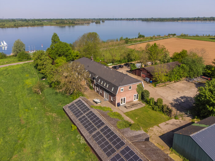 Groepsaccommodatie in Beers NB (Noord-Brabant) voor 60 personen met 14 slaapkamers en 12 badkamers.