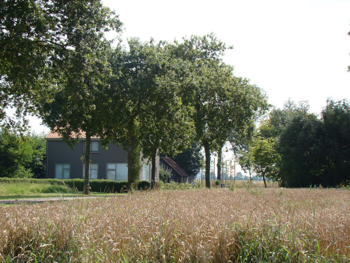 Groepsaccommodatie in Zuidzande (Zeeland) voor 24 personen met 10 slaapkamers en 6 badkamers.