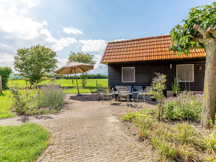 Groepsaccommodatie in Lattrop-Breklenkamp (Overijssel) voor 10 personen met 4 slaapkamers en 2 badkamers.