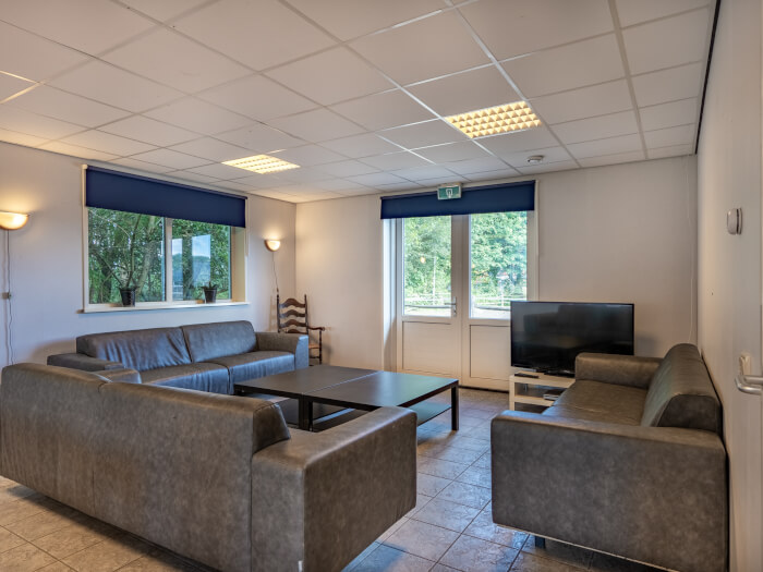 Groepsaccommodatie in Noardburgum (Friesland) voor 25 personen met 5 slaapkamers en 4 badkamers.